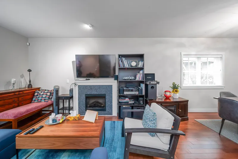 6139 OAK STREET - photo 4 of 25