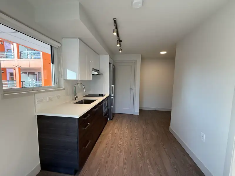 226 10928 132 STREET - photo 4 of 18