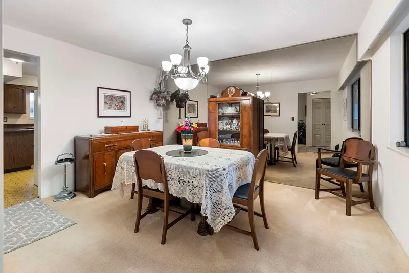 13474 15 AVENUE - photo 4 of 25