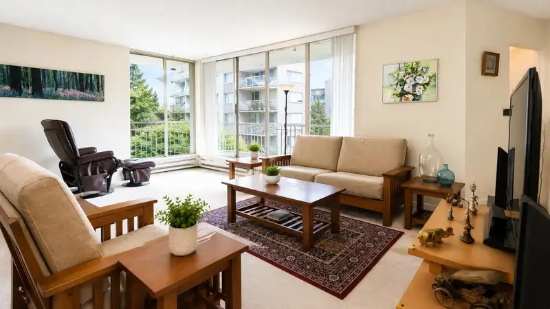 503 2020 FULLERTON AVENUE - photo 1 of 36