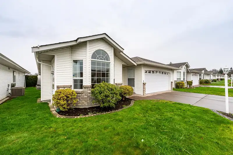 8 9102 HAZEL STREET - photo 2 of 35