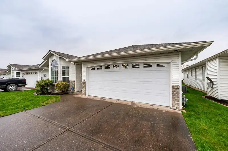 8 9102 HAZEL STREET - photo 3 of 35