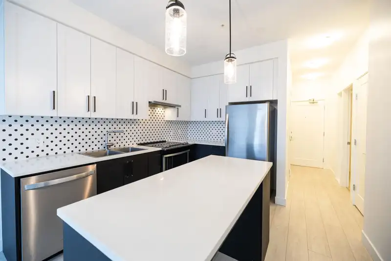 411 18811 72 AVENUE - photo 4 of 22