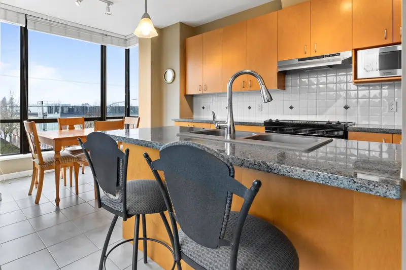 304 1581 FOSTER STREET - photo 2 of 25