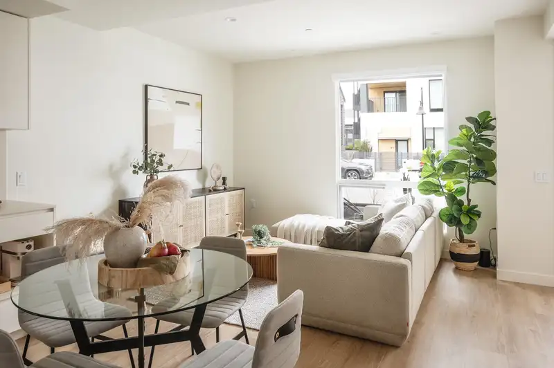 4 6340 MARKET AVENUE - photo 4 of 8
