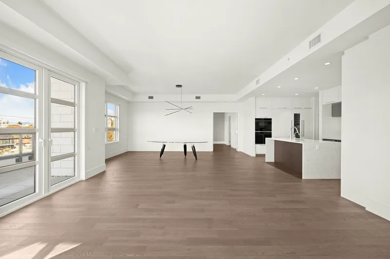 504 6168 EAST BOULEVARD - photo 3 of 25