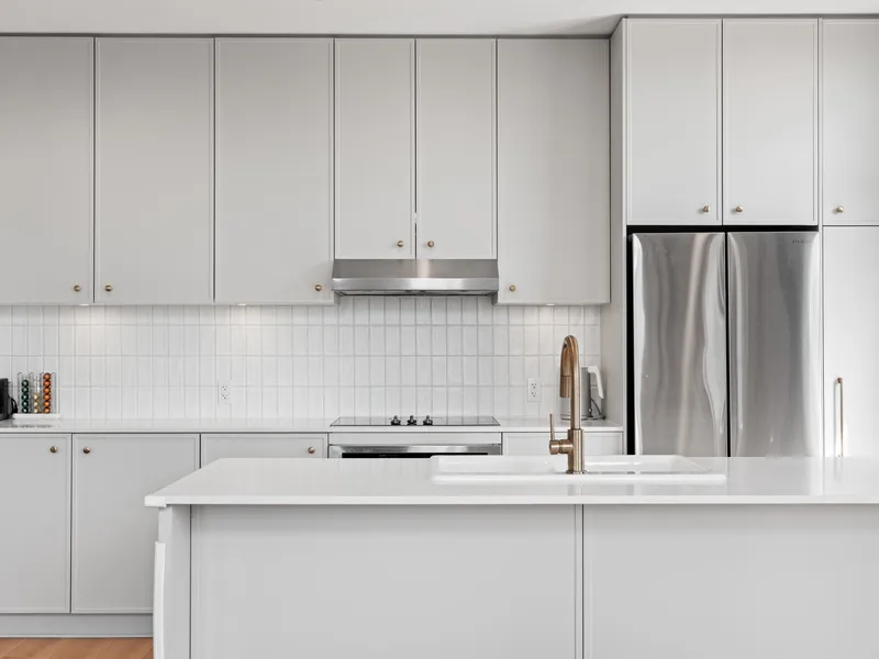 405 708 EDGAR AVENUE - photo 1 of 25