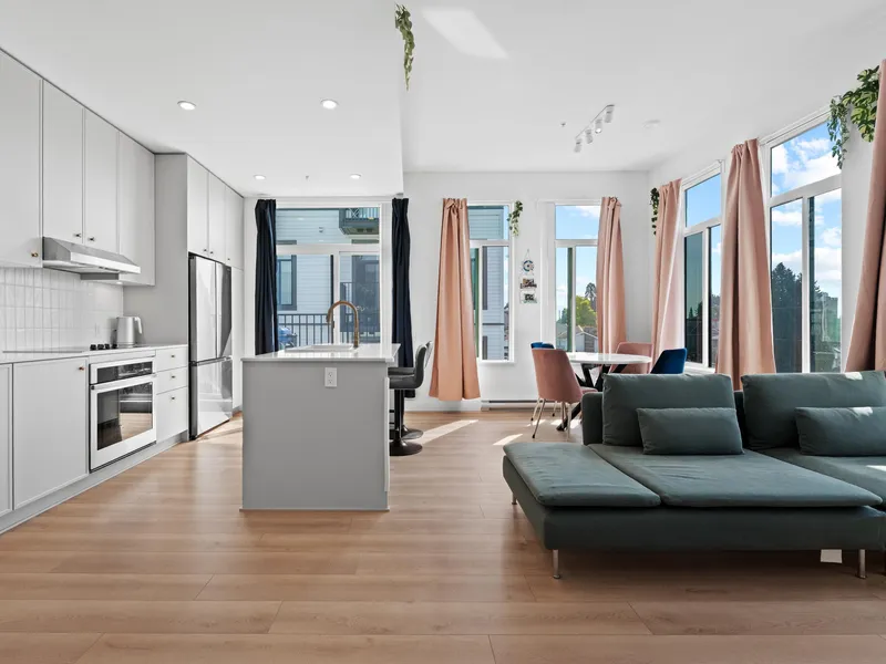 405 708 EDGAR AVENUE - photo 4 of 25