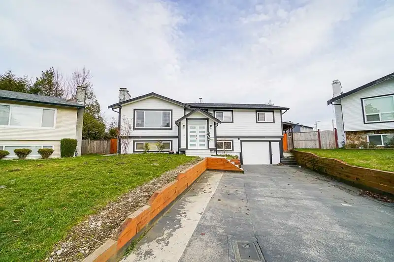3174 ROYAL COURT - photo 1 of 25