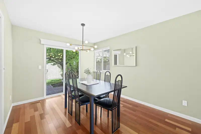5933 49 AVENUE - photo 3 of 40