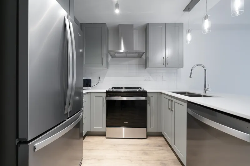 110 6328 KING GEORGE BOULEVARD - photo 3 of 19