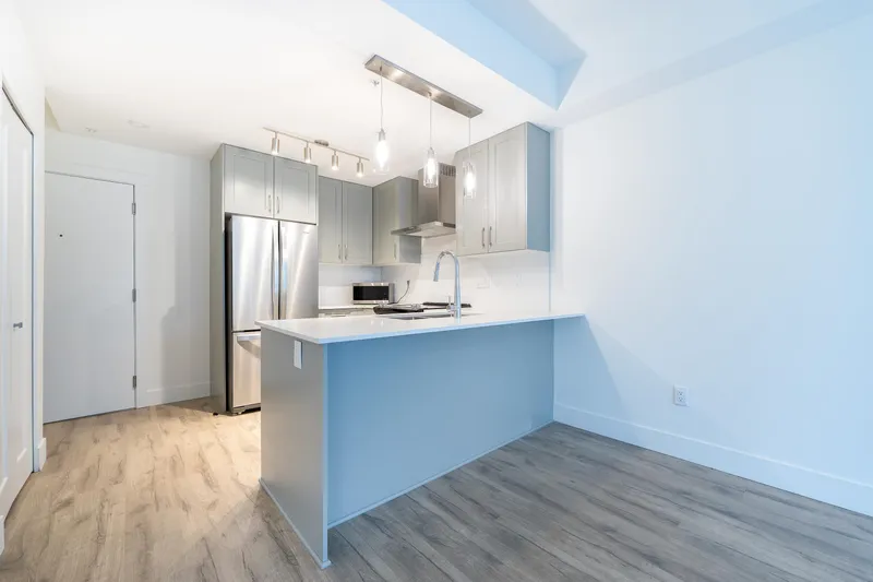 110 6328 KING GEORGE BOULEVARD - photo 4 of 19