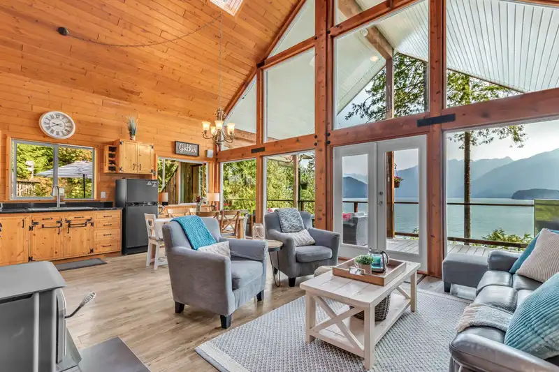 4 CHRISTIAN COVE - photo 4 of 40