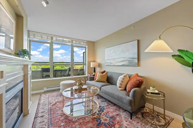 705 2799 YEW STREET - photo 2 of 35