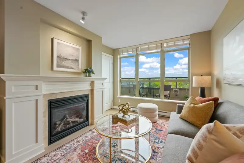 705 2799 YEW STREET - photo 4 of 35