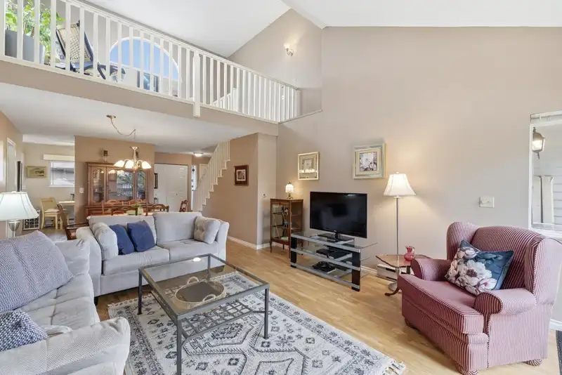 906 ROCHE POINT DRIVE - photo 1 of 37