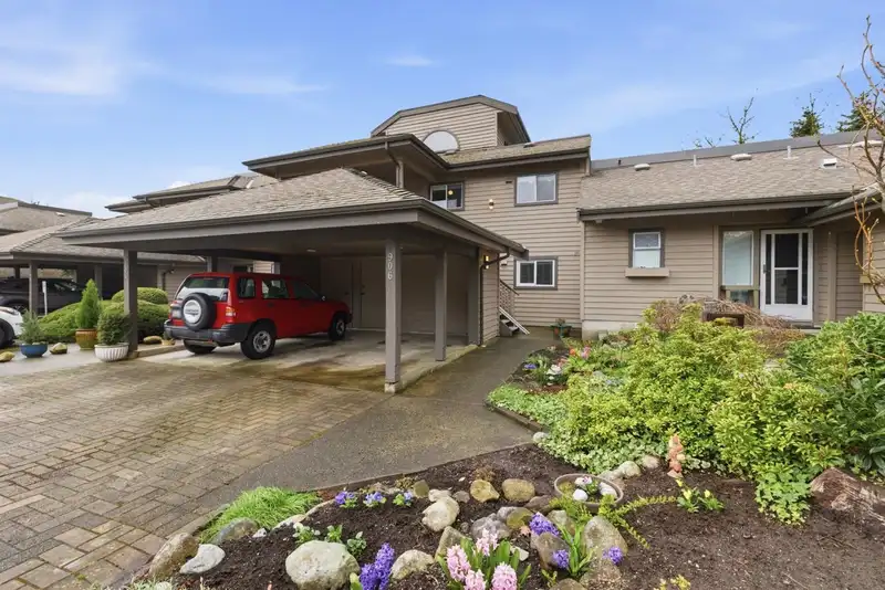 906 ROCHE POINT DRIVE - photo 2 of 37