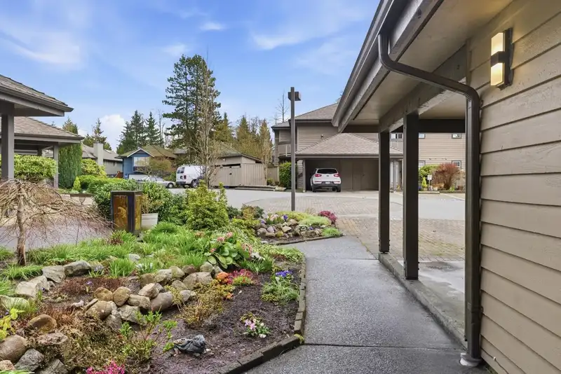 906 ROCHE POINT DRIVE - photo 3 of 37