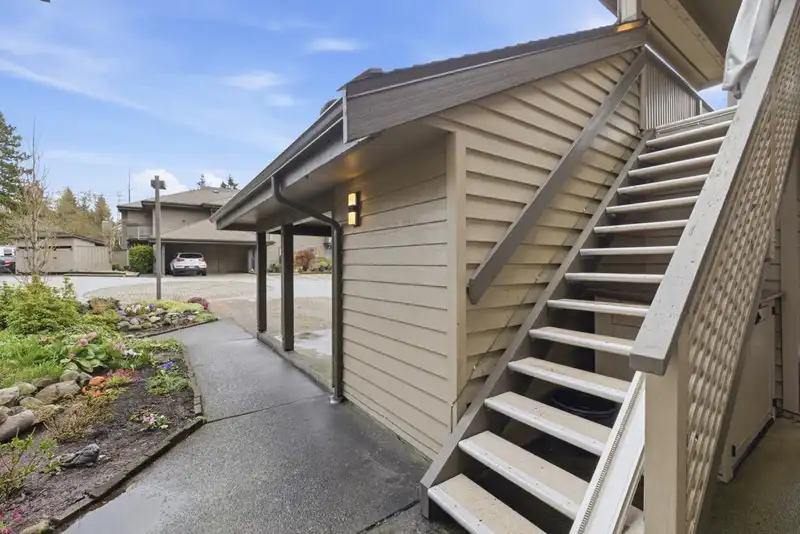 906 ROCHE POINT DRIVE - photo 4 of 37