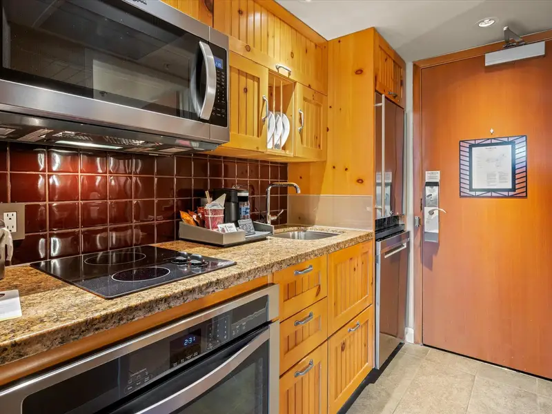 881 4090 WHISTLER WAY - photo 3 of 23