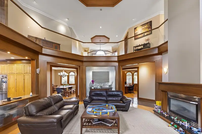 3582 EDGEMONT BOULEVARD - photo 2 of 25