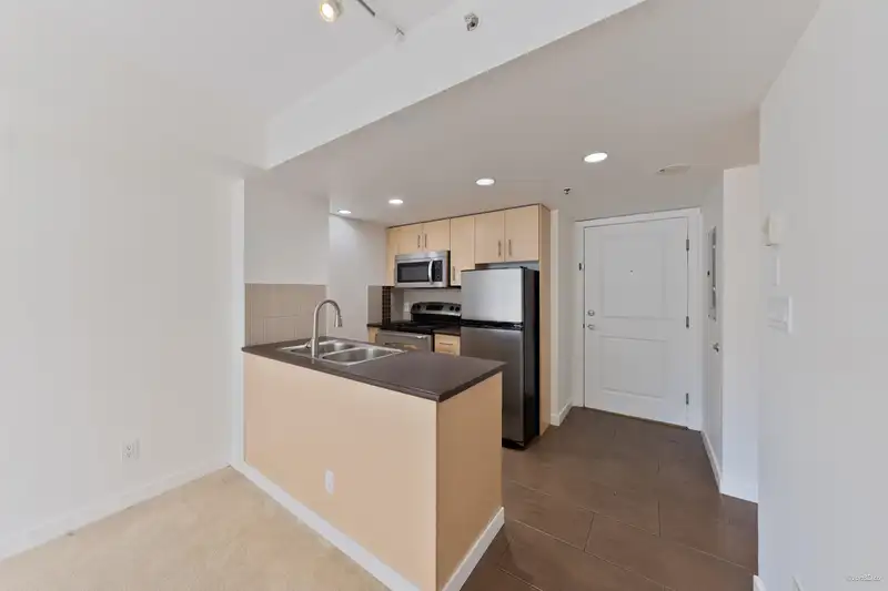 910 200 KEARY STREET - photo 3 of 37