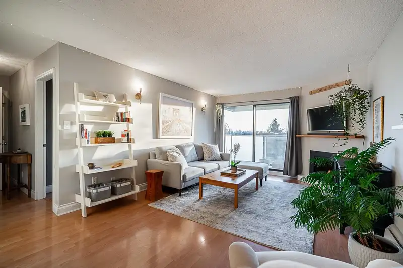 208 308 W 2ND STREET - photo 1 of 30