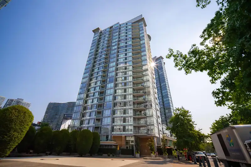 2606 1067 MARINASIDE CRESCENT - photo 2 of 33