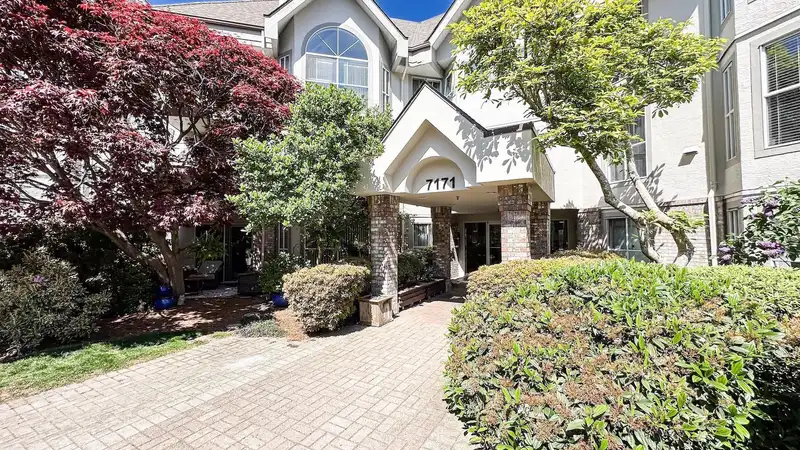110 7171 121 STREET - photo 3 of 35