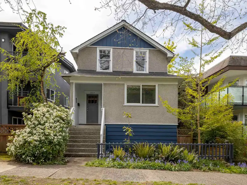 2258 OXFORD STREET - photo 1 of 37