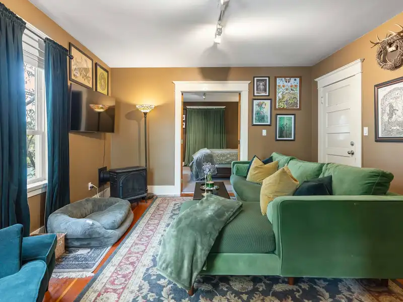 2258 OXFORD STREET - photo 2 of 37