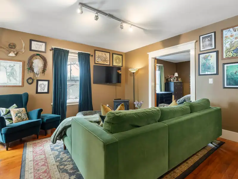 2258 OXFORD STREET - photo 3 of 37