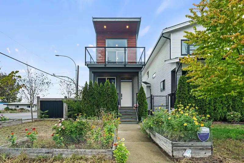 34609 2 AVENUE - photo 2 of 40