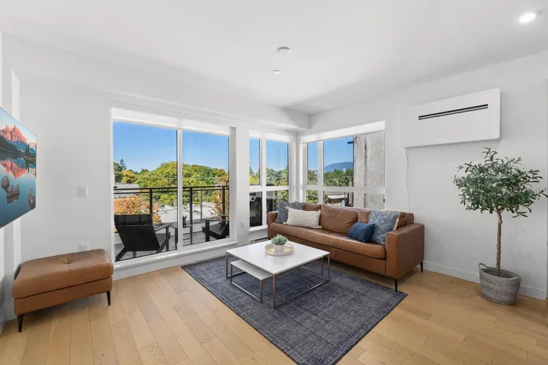 306 209 E 20TH AVENUE - photo 1 of 25