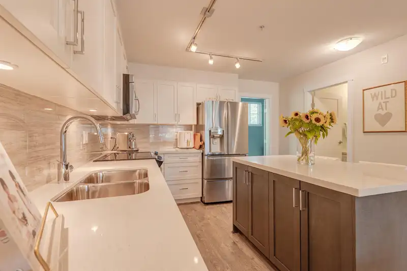208 6655 192 STREET - photo 4 of 40