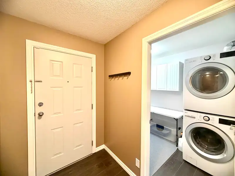 205 2581 LANGDON STREET - photo 4 of 40