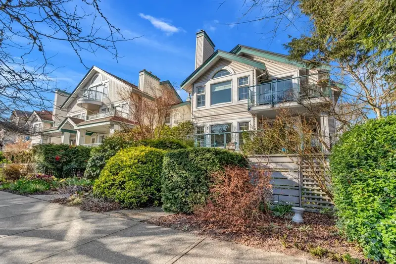 101 735 W 15 AVENUE - photo 1 of 25