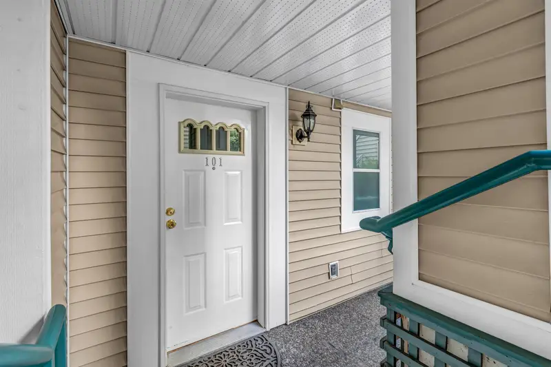 101 735 W 15 AVENUE - photo 2 of 25