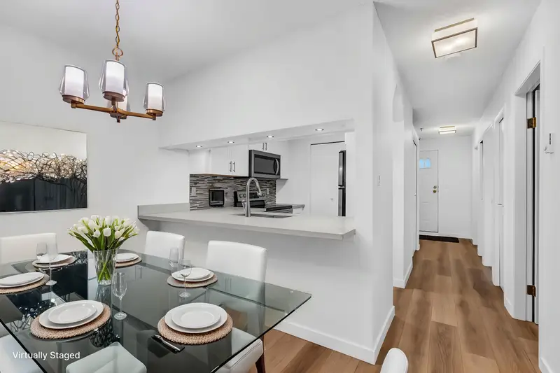 101 735 W 15 AVENUE - photo 3 of 25