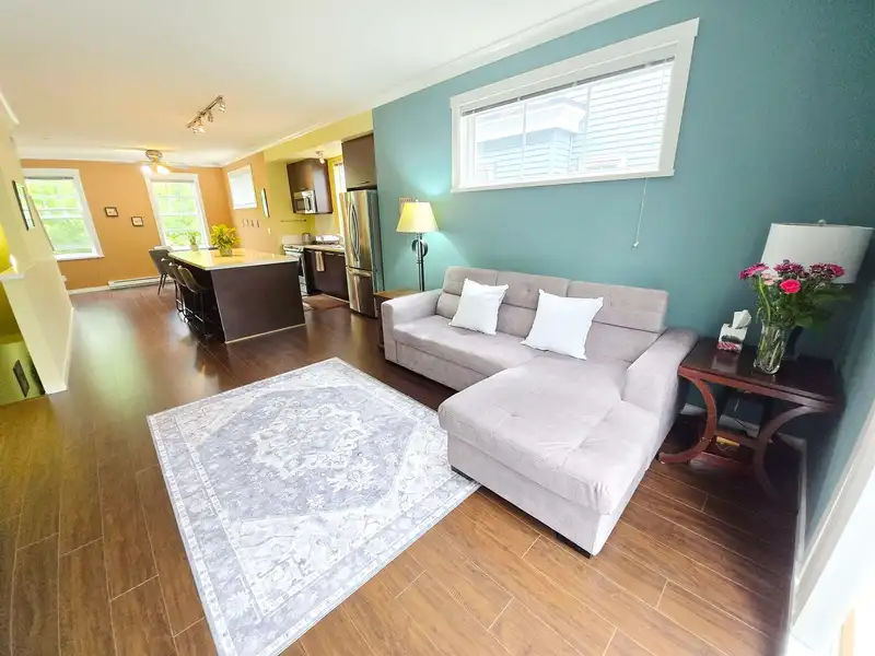61 18983 72A AVENUE - photo 2 of 18