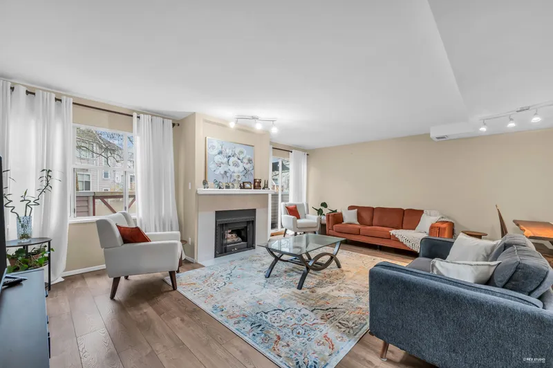 73 2450 HAWTHORNE AVENUE - photo 2 of 16