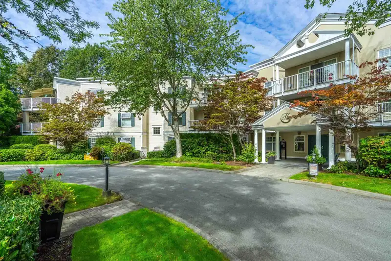 107 16085 83 AVENUE - photo 1 of 40