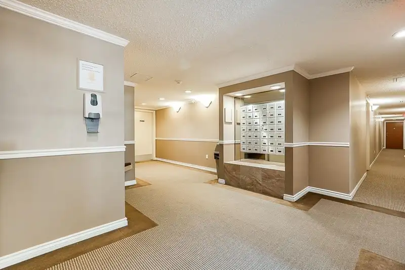304 1750 AUGUSTA AVENUE - photo 3 of 21
