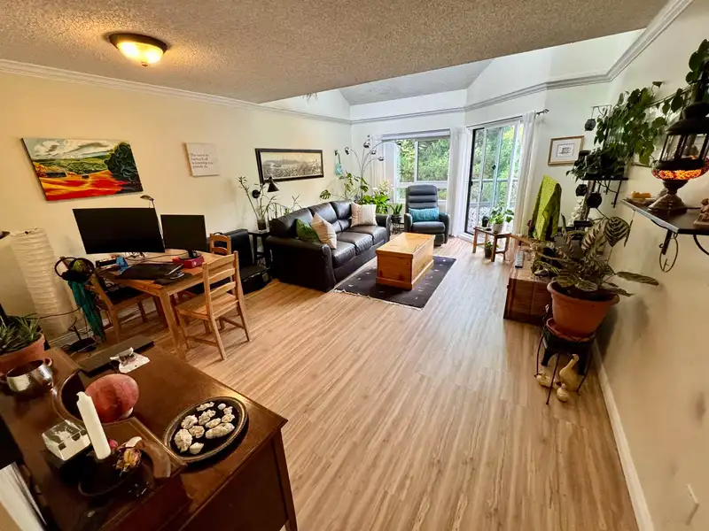 304 1750 AUGUSTA AVENUE - photo 4 of 21
