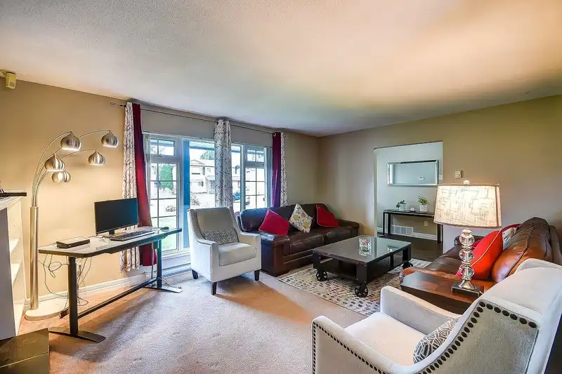 6154 130B STREET - photo 4 of 38