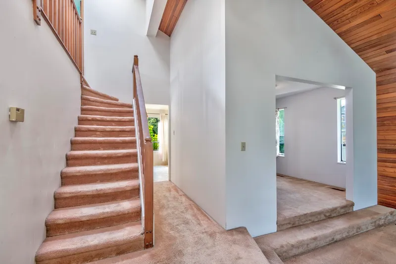 5202 HOLLYWOOD DRIVE - photo 4 of 25