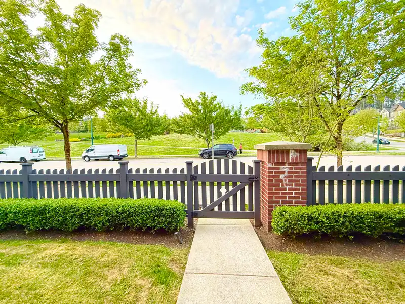 18 3500 BURKE VILLAGE PROMENADE - photo 2 of 23