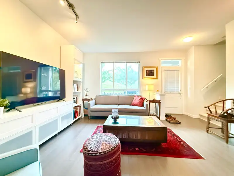 18 3500 BURKE VILLAGE PROMENADE - photo 4 of 23