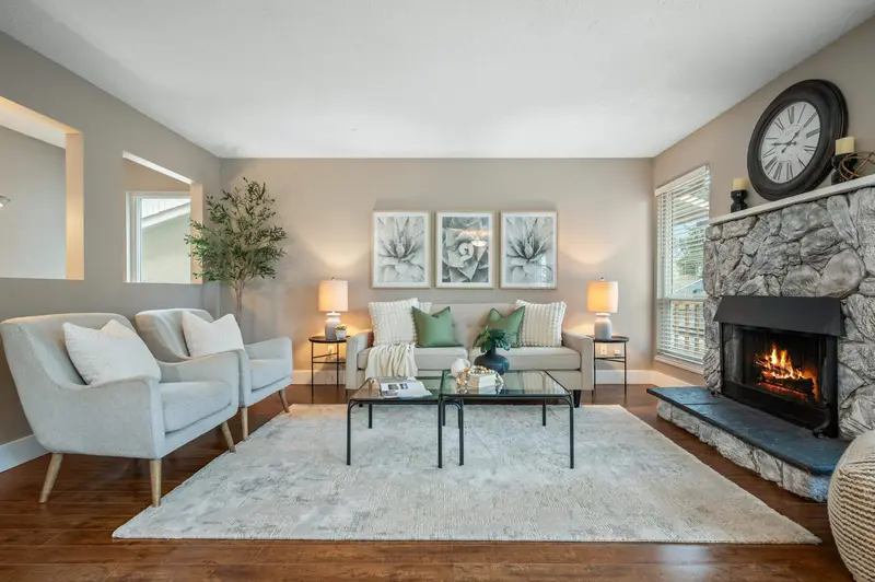 250 DAVIS CRESCENT - photo 4 of 25