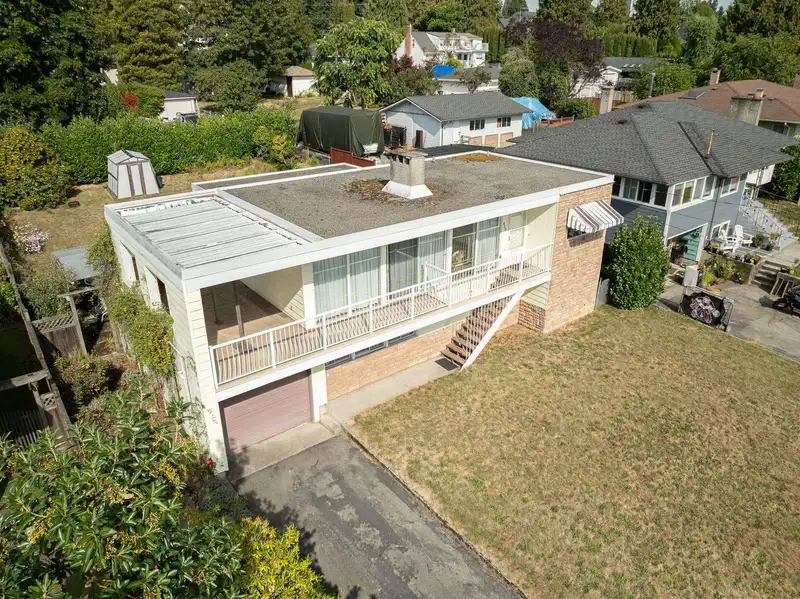 809 SHAW AVENUE - photo 2 of 4